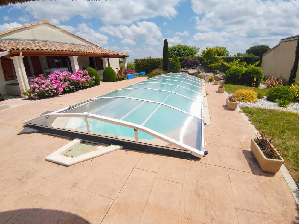 Pool shelter near Mont-de-Marsan