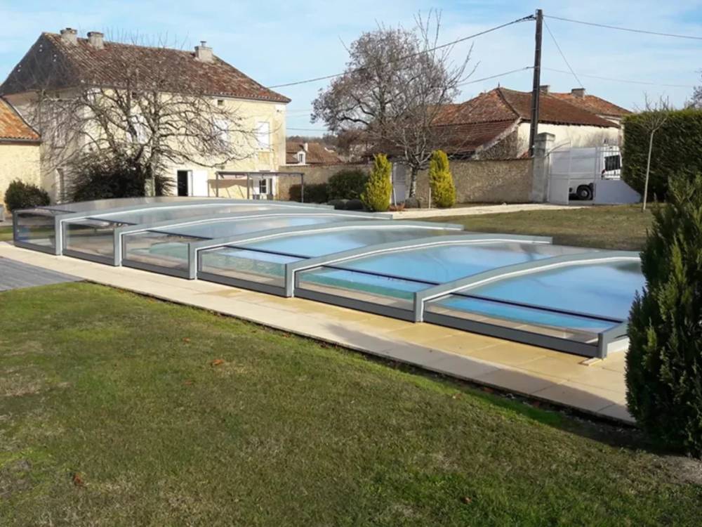 Polycarbonate swimming pool shelter near Mont-de-Marsan