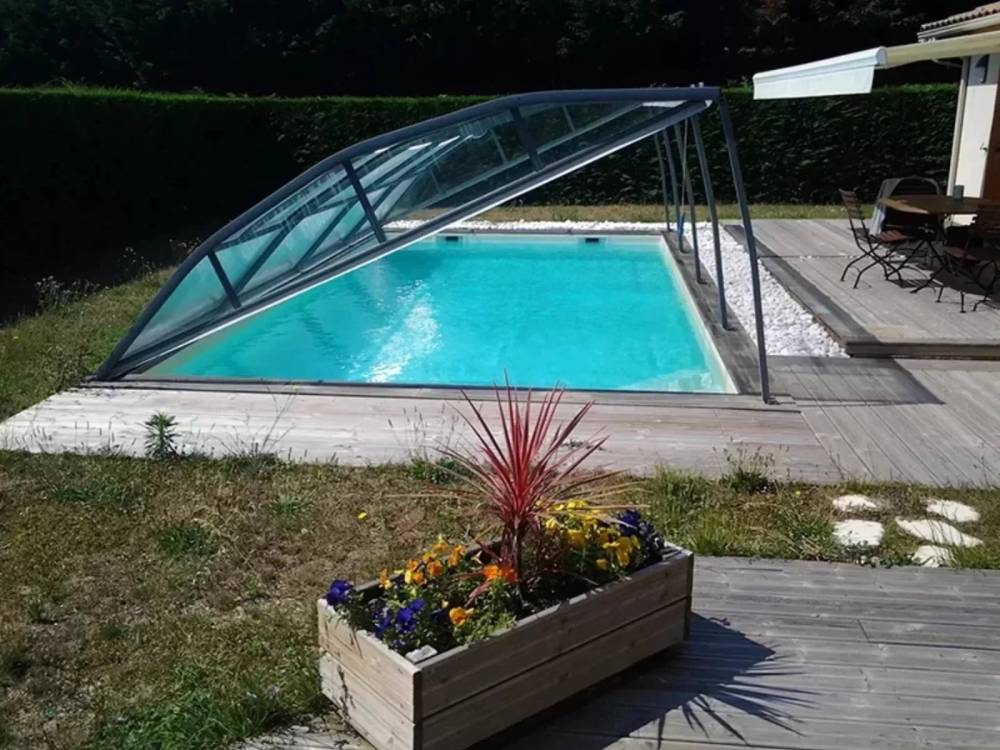 Dome swimming pool near Mont-de-Marsan